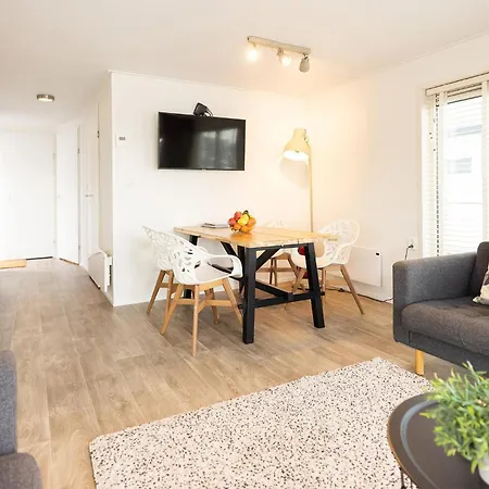 Aqualiving Úszó hotel