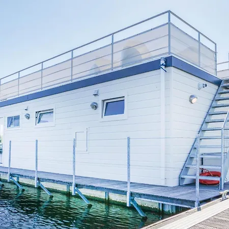 Aqualiving Úszó hotel Aalsmeer