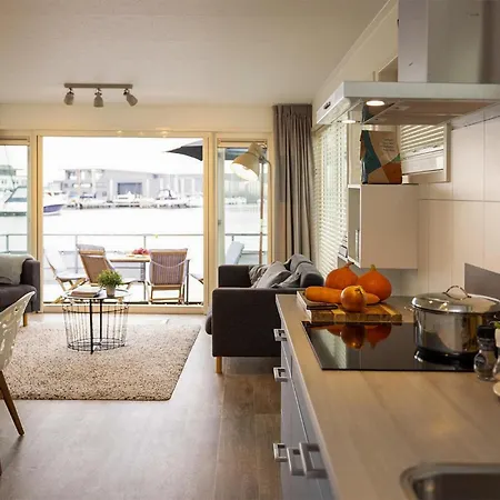 Botel Aqualiving